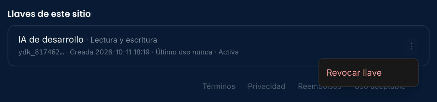 Lista de llaves con el menú de tres puntos abierto en «Revocar llave»